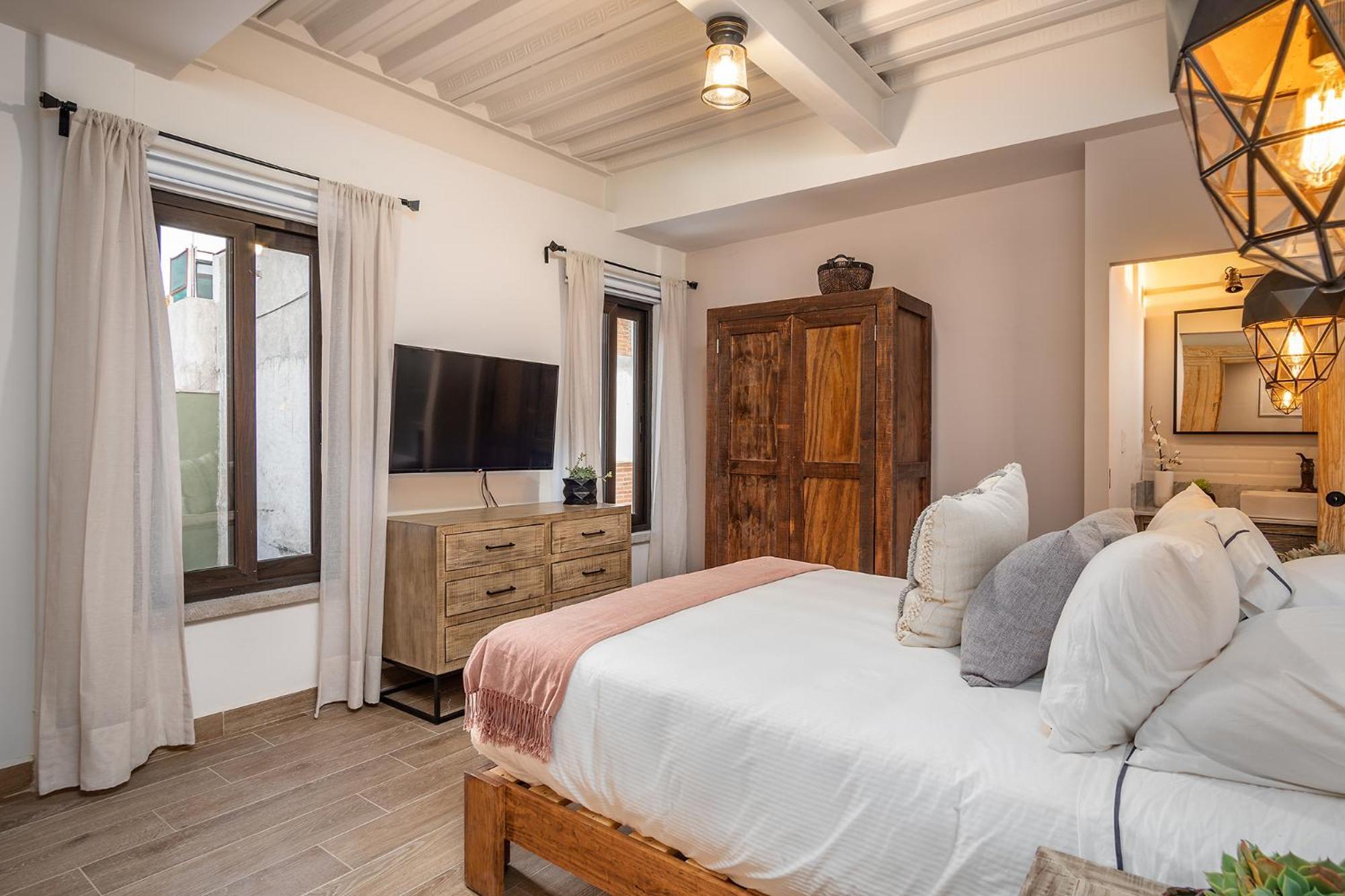 Best Location - New, Upscale, Modern Comfort 산미겔데아옌데 외부 사진